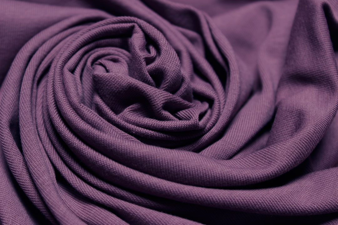 Плотная хб. Кулирка сиреневый. Плотная хб ткань. Цвет ткани лиловая пудра. Пудровый фиолетовый.