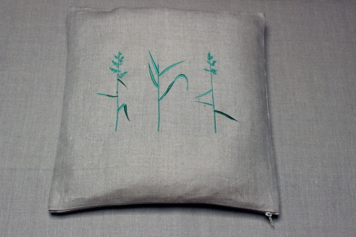 Наволочка для диванной подушки с вышивкой "Луговые травы", 42*42 см